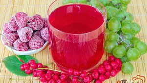 Компот из винограда и малины с мелиссой и лимонником