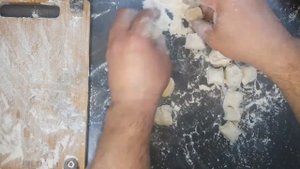 Делаем вкусные вареники с капустой