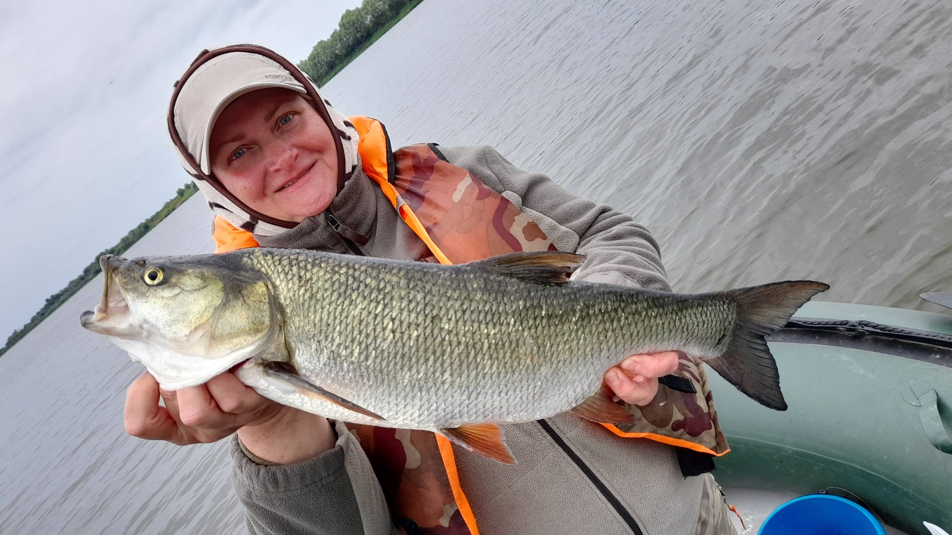 Жерех в пасмурную погоду смотреть онлайн