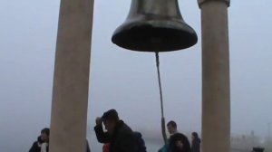 Укрощение строптивого)..И что делаешь?- Колю дрова..А ты?-А я звоню в колокола) И часто звонишь?)))