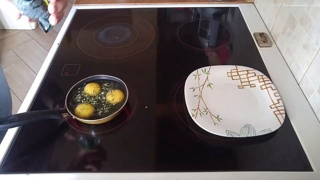 Пышная яичница правильной круглой формы смотреть онлайн