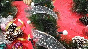 Как сделать гирлянду из еловых веток.