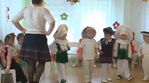 Танец грибочков (младшая группа)