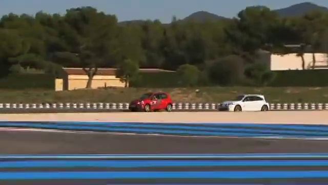 Alonso Drives The Twingo RenaultSport смотреть онлайн