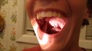 Как почесать языком язычок )