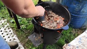 Как отдыхаем готовим плов.кухня в гараже.