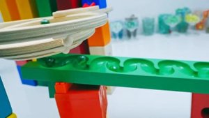 Шарики катаются по лабиринту БОЛЬШЕ ЧАСА!!!_4