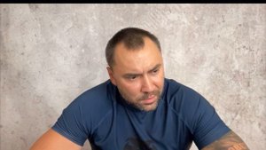 Браток из 90х теперь садовник в Британии.