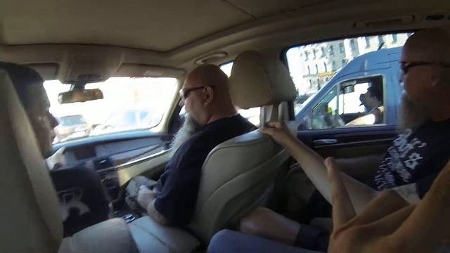 Чёрная футболка белая надпись