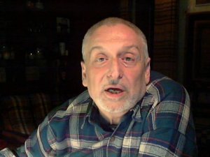 16  Кто хвалится родством своим со знатью