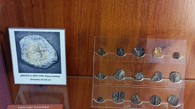 ПЕРЕСОПНИЦЯ. ЗНАК РЮРИКА. ИСТОРИЯ УКРАИНСКОЙ ГЕРАЛЬДИКИ. АРТЕФАКТАХ ПЕРЕСОПНИЦЫ И ОСТРОЖСКОГО ЗАМКА