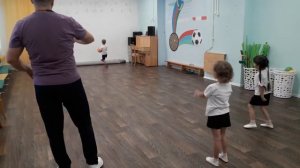 Занятия с мячом с детьми средней возрастной группы (4-5 лет)