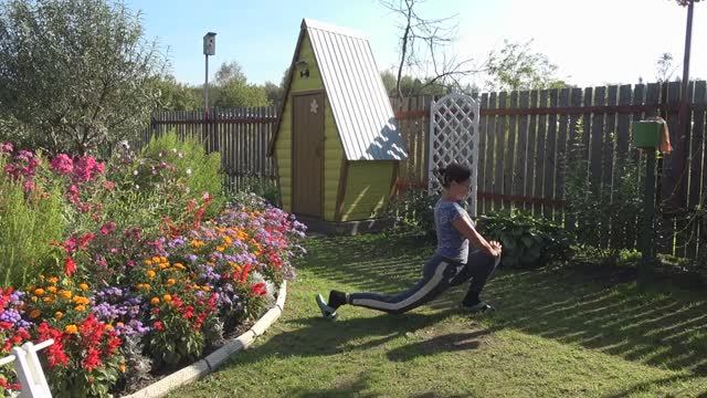 6 соток 17 сентября 2023 года. Хроника. Убрали свеклу.Грядка под чеснок. Посадила клубники. смотреть онлайн