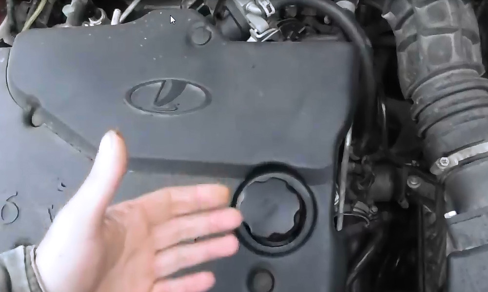 Почему Масло Вылетает Через Сапун Двигателя Машины смотреть онлайн