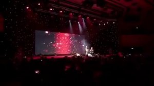 Джеймс Блант на сцене конгресса Меркурия