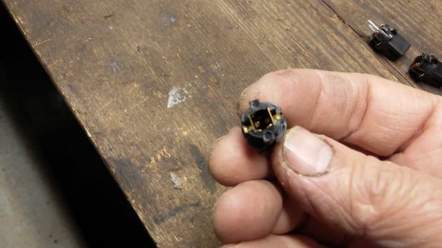 Руки не для скуки. Ваз 2115, меняем лампочки в панели приборов. Сложности. смотреть онлайн