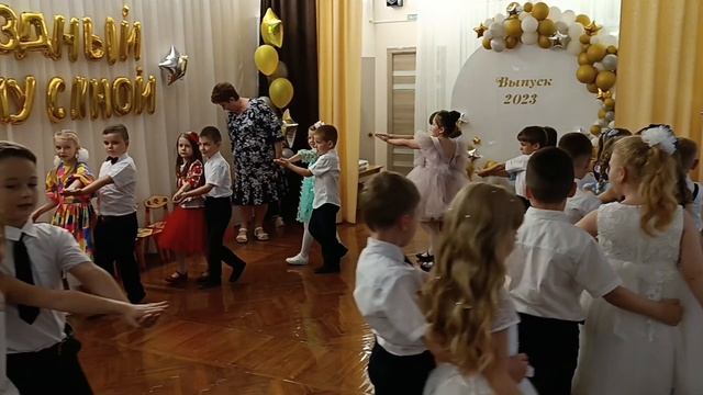 Видеоролик Звёздный выпускной в д/с 5 "Журавлик", группа "Дошколята" 2023 год. смотреть онлайн