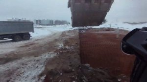 КОТЛОВАН, ТРАНШЕЯ под отметку. БЕЗ НИВЕЛИРА. Спасение фуры. Работа на экскаваторе. Таймлапс.