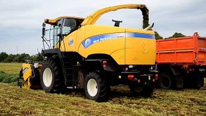 Кормоуборочный комбайн New Holland FR 9060