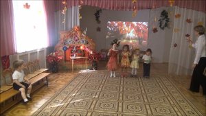 Осенняя песенка.  Подыгрывание на бубнах.  Ритмика