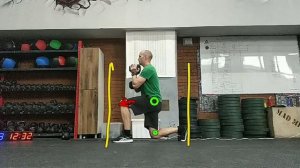 Приседания в ножницы гоблет