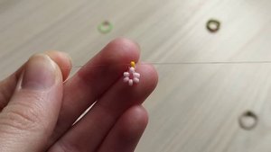 Колечко цветочек из бисера