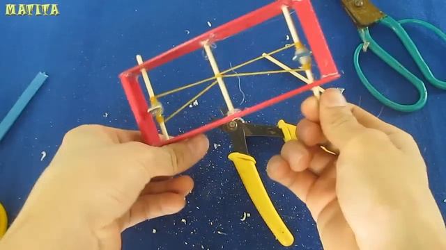 Как сделать резинкой питание автомобиль | Использование эскимо палочки смотреть онлайн