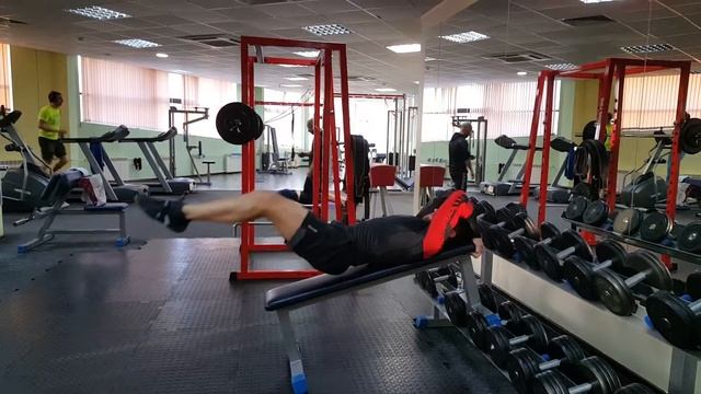 Скручивания с выходом в горизонт лёжа на наклонной скамье. Функциональный тренинг! смотреть онлайн