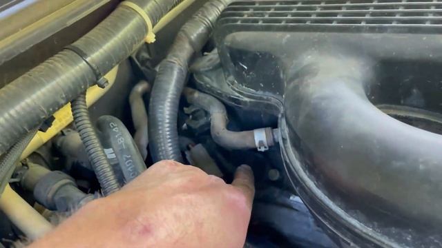How to change spark plugs on Nissan frontier without removing the intake. смотреть онлайн