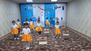 Танец со стульями . Средняя группа