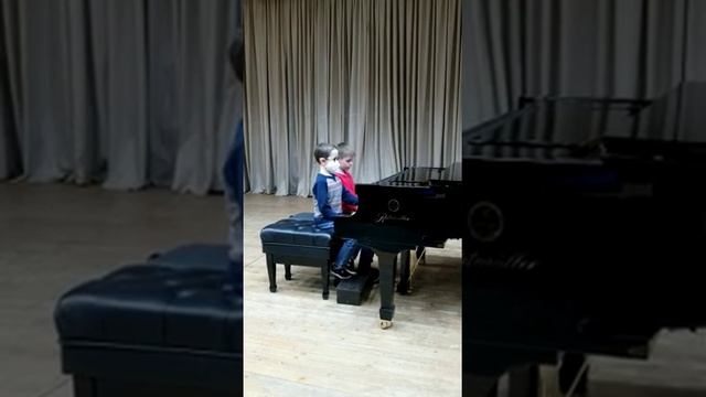 Полька М.Глинка Викулин Андрей, Курбатов Сергей смотреть онлайн