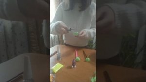 Как сделать шарики из легкого пластилина? Залипашки.