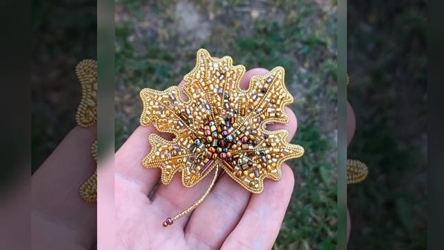 Брошь из бисера. Брошь Кленовый лист.