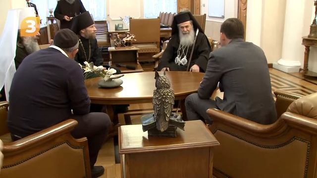 Патриарх Иерусалимский вручил Евгению Куйвашеву памятный крест смотреть онлайн