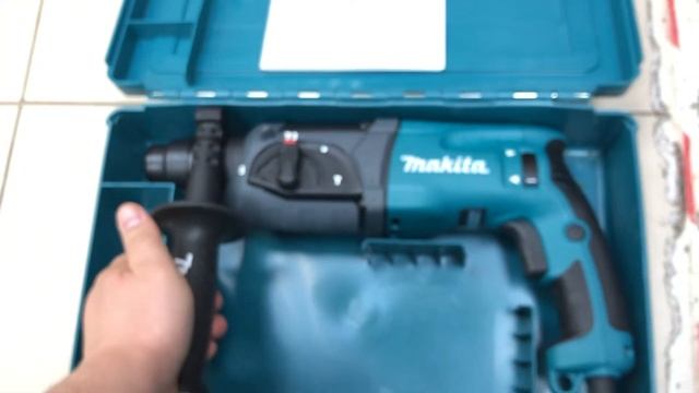 Перфоратор Makita hr2470
