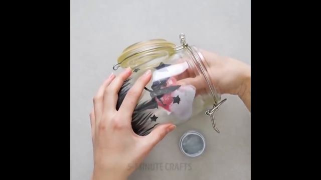 ЛАЙФХАК КАК СДЕЛАТЬ ПОДСВЕЧНИК ИЗ ЛЮБОЙ БАНКИ!!!!!! смотреть онлайн