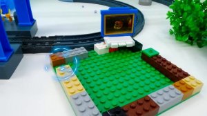 Роботы поезда и Летающая платформа - Видео для детей с игрушками