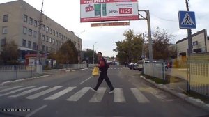 Так ведут себя водители в г.Ровеньки Луганской обл