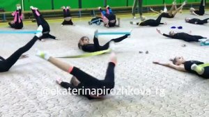 Интересные упражнения с резиной для растяжки и укрепления мышц. Художественная гимнастика.