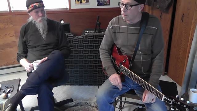 Doug and Pat compare Gibson Les Paul Specials.mov смотреть онлайн