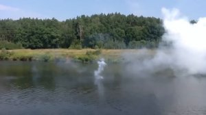 Реакция большого количества натрия с водой.
