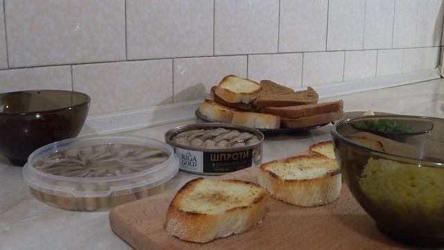 Бутерброды со шпротами + Бутерброды с селедкой / 2 варианта вкусных рыбных бутербродов на праздник