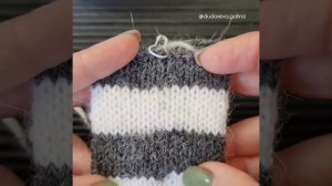 ВЯЗАЛЬНЫЙ ЛАЙФХАК.  Смена цвета без ступеньки в круговом вязании. Два способа.