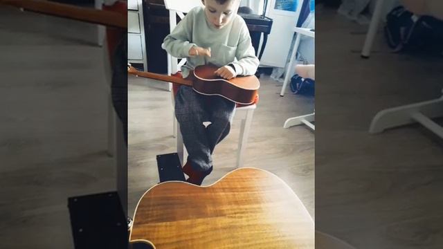 Кусок урока по ритму с Герой, 5 лет #укулеле #гитара #уроки# дети #музыка #Ukulele #guitar #lessons