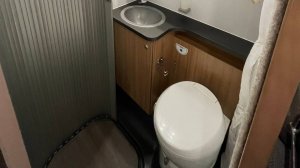 Видеообзор туалета и душа в автодоме Sun Living 2019 года