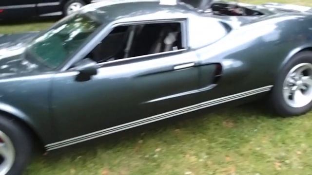 FORD GT40 at a car show смотреть онлайн