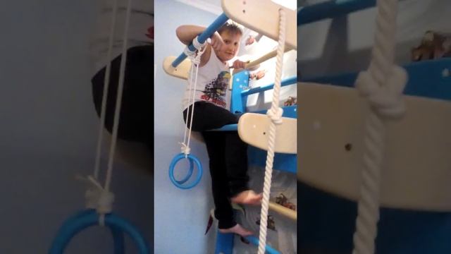 Спортивный уголок - обзор с Виталиком . Видео 2 смотреть онлайн