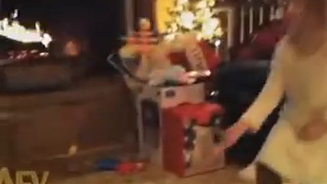 Девочка запускает фею-коптер смотреть онлайн