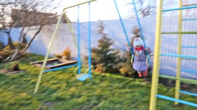 Учимся Качаться на Качелях. Аня Силка