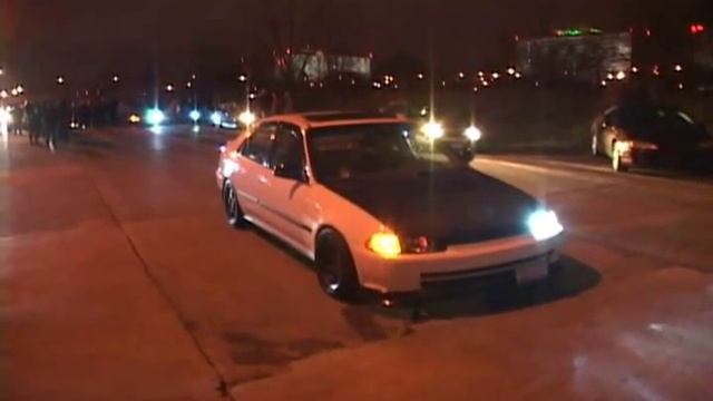 I-Streetrace.com - Purlpe Civic EG 4 Door VS White Civic 4 Door!!! смотреть онлайн